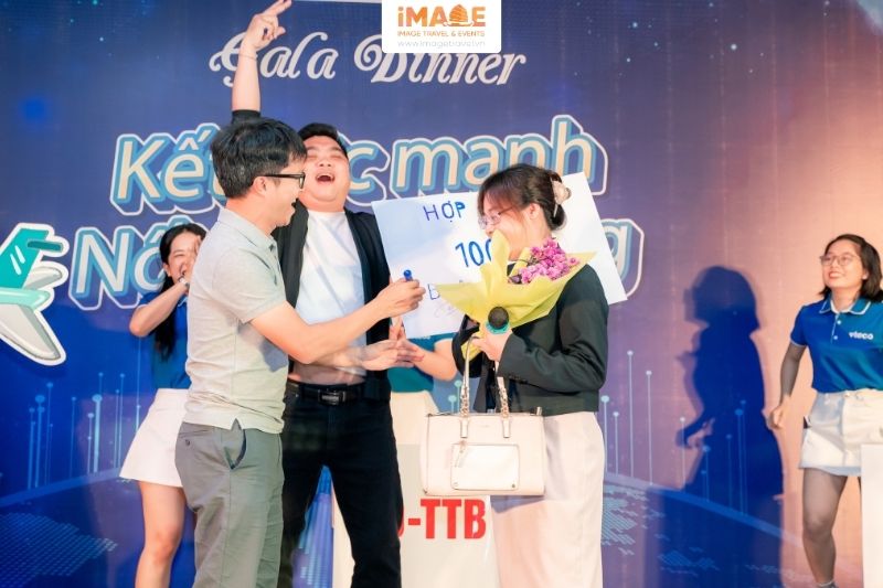 Vinh Danh Nhân Viên Của Năm