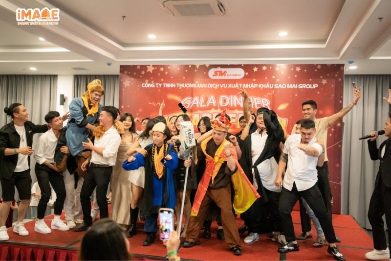 Màn quẩy tổng kết đêm Gala Dinner